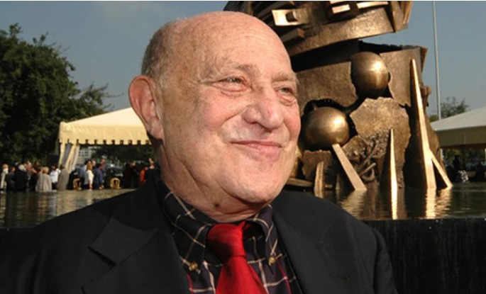 Italian sculptor Arnaldo Pomodoro